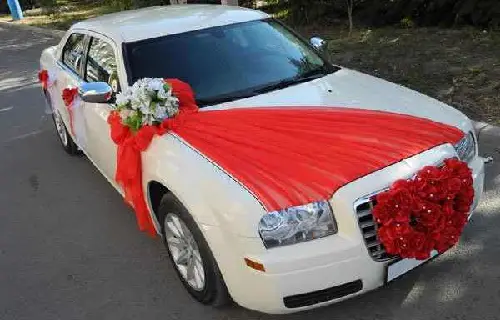 تزئین ماشین عروس با تور