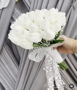 دسته گل رز سفید عروس