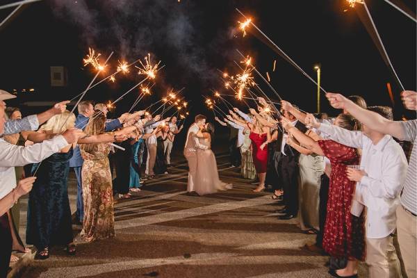 ایده لحظه ورود با فشفشه های رنگی