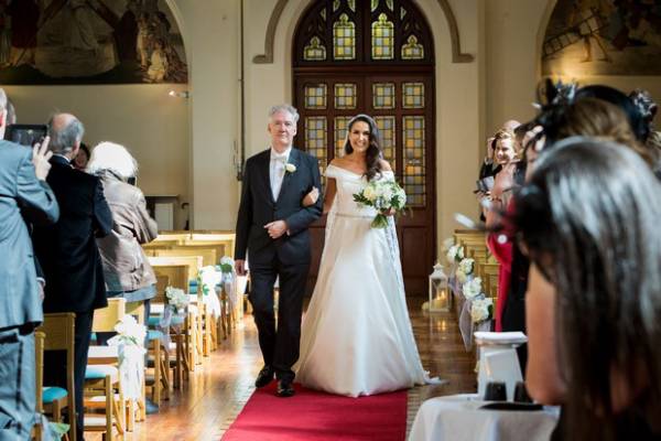 ورود شیک و آرام عروس داماد